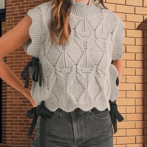 Classic High Neck Side Tie Ruffle Cap Sleeve Knit Top - Picture 4 of 5